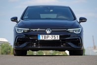 Két Golf egy áráért – VW Golf R teszt 47