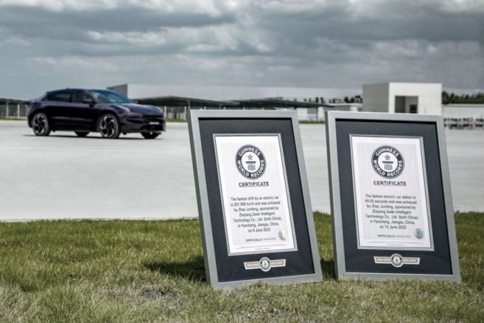 Ilyen gyorsan nem driftelt még villanyautó 7 | Vezess Ilyen gyorsan nem driftelt még villanyautó 7