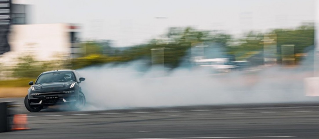 Ilyen gyorsan nem driftelt még villanyautó