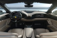 Négyajtós sportkocsi a Ferraritól 47