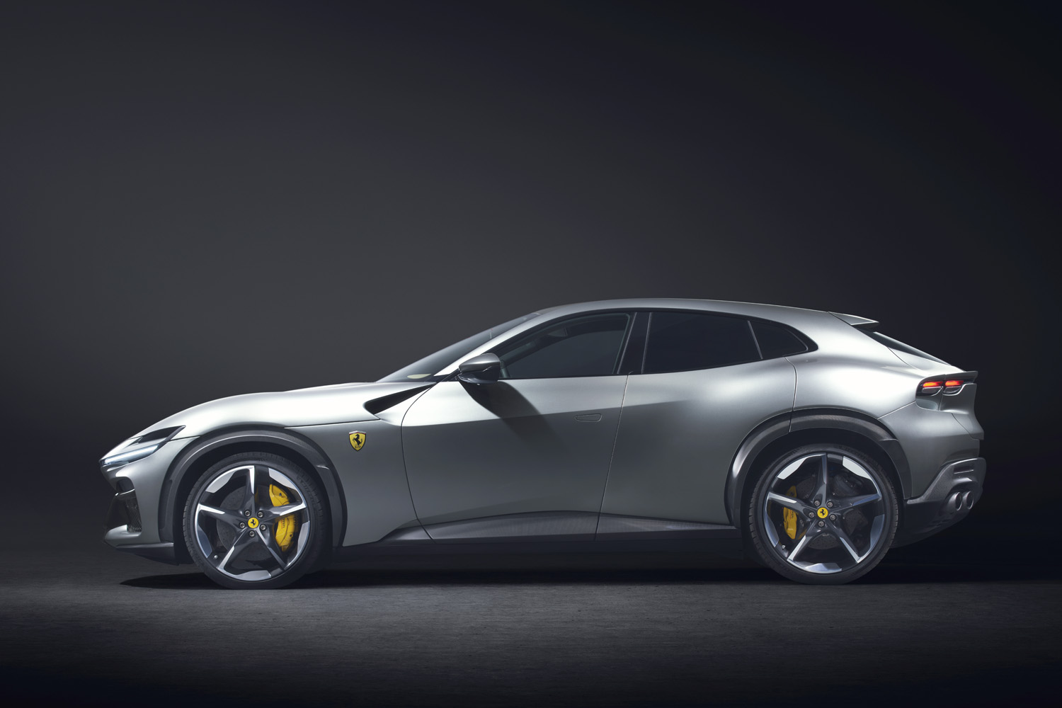 Négyajtós sportkocsi a Ferraritól 11