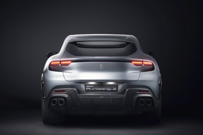 Négyajtós sportkocsi a Ferraritól 13