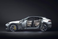 Négyajtós sportkocsi a Ferraritól 62