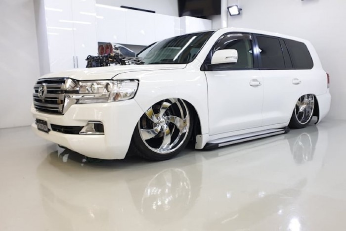 Kiégett roncsból lett gumigyilkos óriás a terepjáró Toyota 1