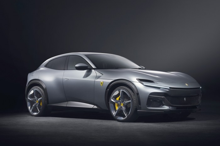 Négyajtós sportkocsi a Ferraritól 15