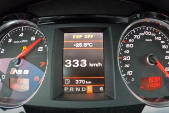 Ez a brutális Audi kombi használja a teljes kilométerórát, egészen 320-ig!