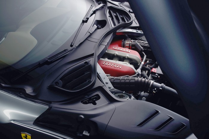 Négyajtós sportkocsi a Ferraritól 8