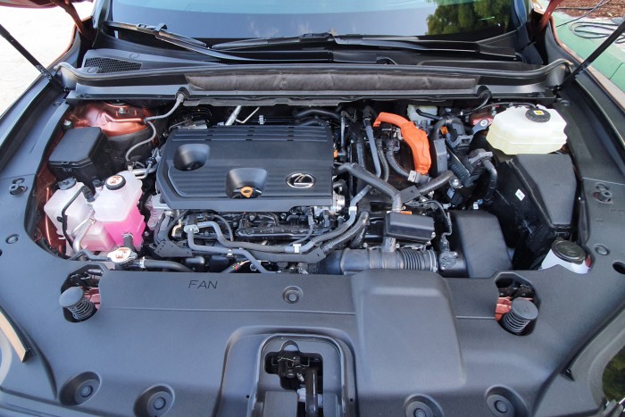 Egy hibrid SUV, amit jó vezetni – Itt az új Lexus RX 14 | Vezess Egy hibrid SUV, amit jó vezetni – Itt az új Lexus RX 14