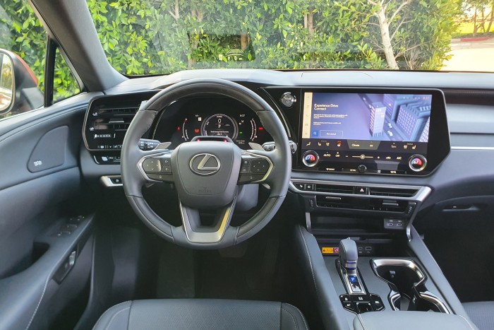 Egy hibrid SUV, amit jó vezetni – Itt az új Lexus RX 9 | Vezess Egy hibrid SUV, amit jó vezetni – Itt az új Lexus RX 9