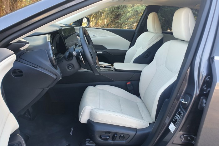 Egy hibrid SUV, amit jó vezetni – Itt az új Lexus RX 8 | Vezess Egy hibrid SUV, amit jó vezetni – Itt az új Lexus RX 8