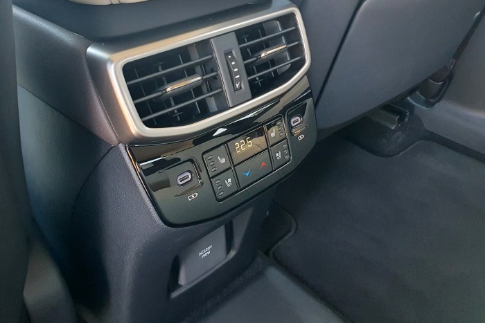 Egy hibrid SUV, amit jó vezetni – Itt az új Lexus RX 10 | Vezess Egy hibrid SUV, amit jó vezetni – Itt az új Lexus RX 10