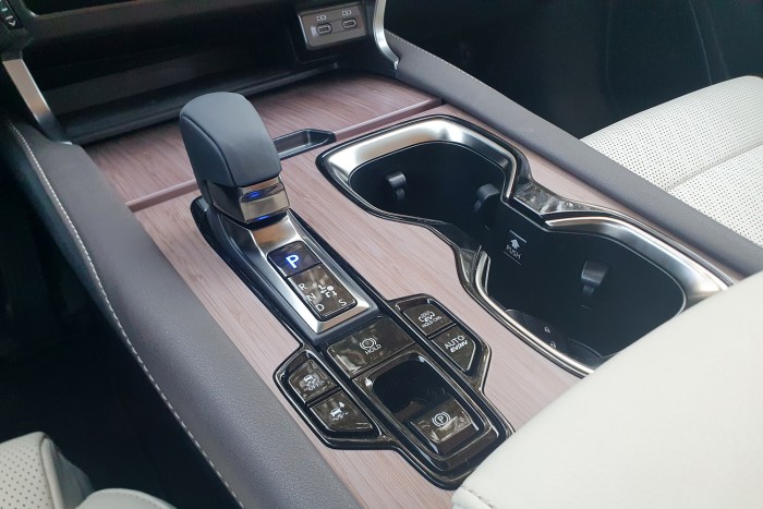 Egy hibrid SUV, amit jó vezetni – Itt az új Lexus RX 15 | Vezess Egy hibrid SUV, amit jó vezetni – Itt az új Lexus RX 15