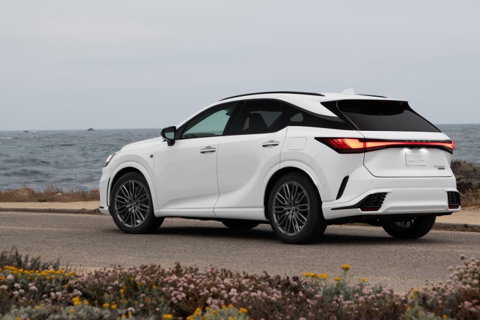 Egy hibrid SUV, amit jó vezetni – Itt az új Lexus RX 7 | Vezess Egy hibrid SUV, amit jó vezetni – Itt az új Lexus RX 7