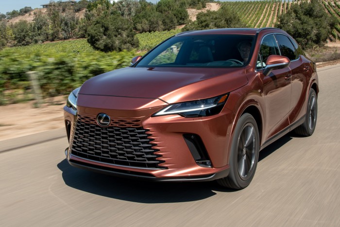 Egy hibrid SUV, amit jó vezetni – Itt az új Lexus RX 12 | Vezess Egy hibrid SUV, amit jó vezetni – Itt az új Lexus RX 12