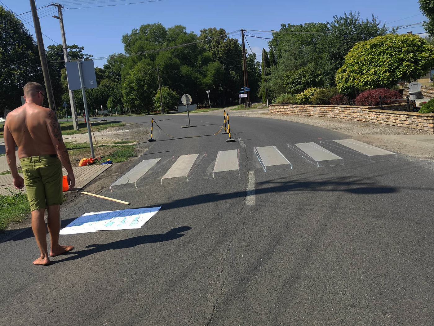 Így készült Sajóörös különleges, lebegő zebrája 2