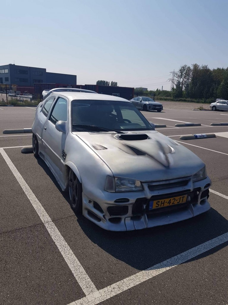 Megcsípte a darázs ezt a furcsa és megmagyarázhatatlan Opelt? 3