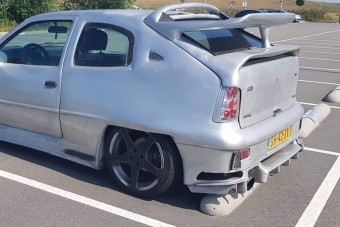 Megcsípte a darázs ezt a furcsa és megmagyarázhatatlan Opelt?