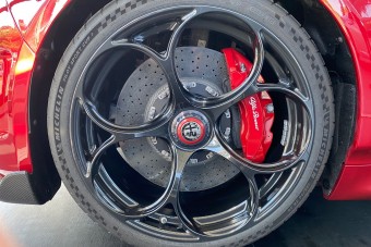 Ezért az Alfa Romeóért minden vevő azonnal adott 80 milliót