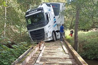 Csúnyán pórul járt a kamionos, aki vakon hitt a navigációnak