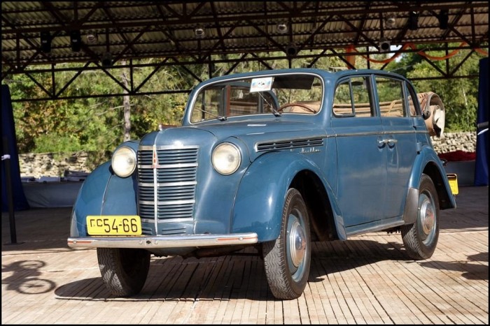 Kemény dió kitalálni, milyen autóból született ez a kamuveterán 1