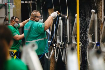 Atomtitok a húszéves bicikligyárban