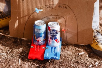 Sörösdobozt kell eltalálni a darts legújabb változatánál