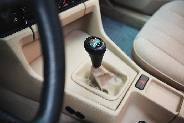 Ennyire tökéletes BMW-t találni lehetetlen! – BMW 520i E34, 1989 12