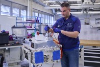 Már gyártja hidrogén-üzemanyagcellás rendszerét a BMW 15