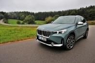 Jobban csinálja, mint a nagyok? – BMW X1 és iX1 2