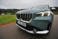 Jobban csinálja, mint a nagyok? – BMW X1 és iX1 40