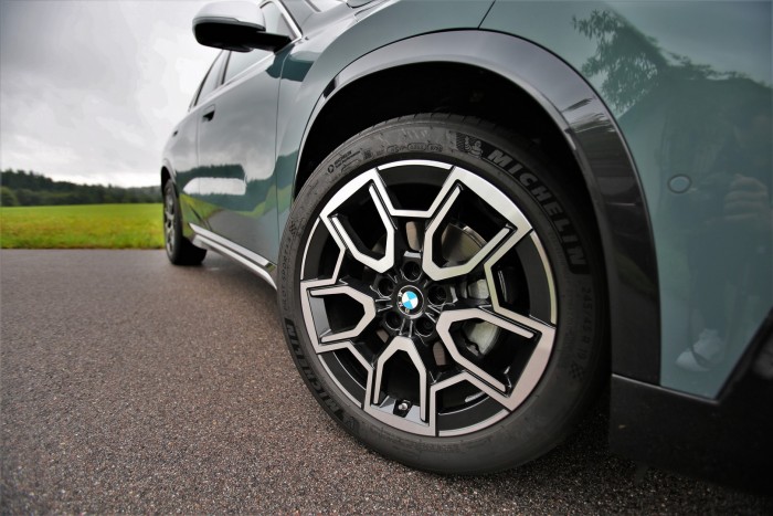 Jobban csinálja, mint a nagyok? – BMW X1 és iX1 7