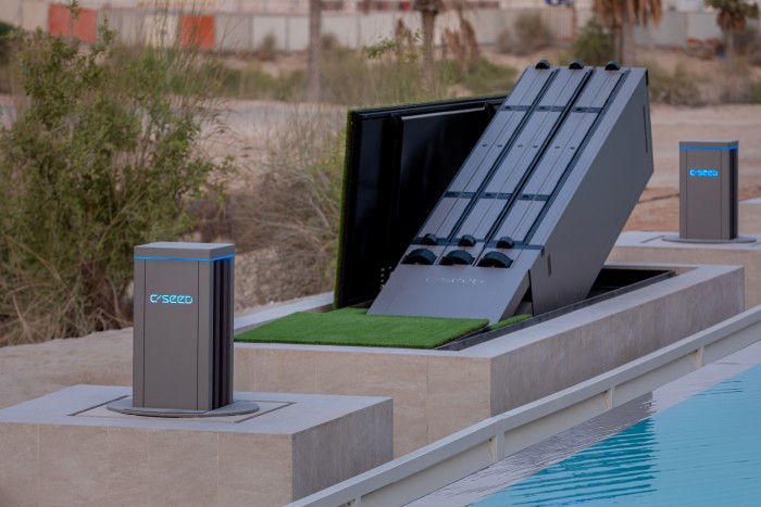 Önmagában is látványos az ötméteres összehajtható tévé 3