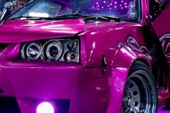 A Halálos iramban legszebb éveit idézi ez a csajosra tuningolt Lada