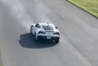 A tolatás fekete öves mesterétől neked is tátva marad a szád