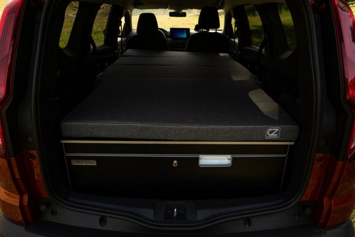 A lakóautók minimumát hozza, pont ezért csábító az alvásra alkalmas Dacia Jogger 2