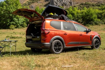 A lakóautók minimumát hozza, pont ezért csábító az alvásra alkalmas Dacia Jogger
