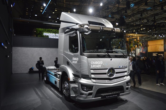 Újabb limitált szériás nyergest villantott a Merci 8