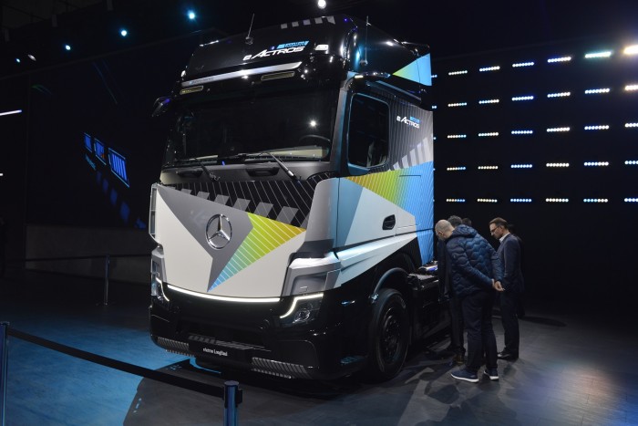 Újabb limitált szériás nyergest villantott a Merci 6