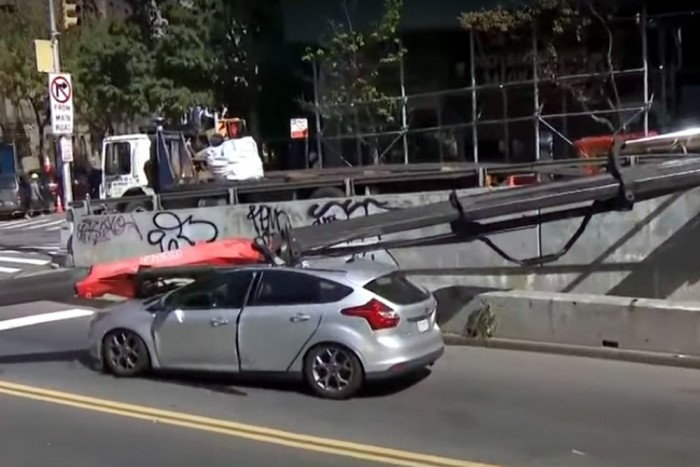 Centikkel kerülte el a halált az egyetemista lány