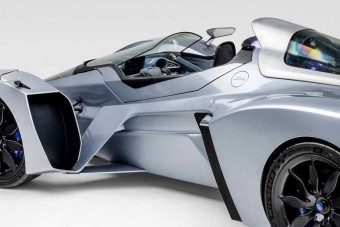 Levágták a legfurcsább szupersportkocsi tetejét