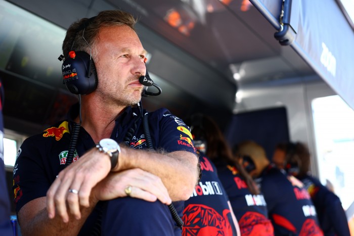 F1: Kirúghatják a Red Bull-főnököt, ő lehet az utódja