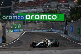 F1: Meglepetéssel kezdődik a szingapúri hétvége