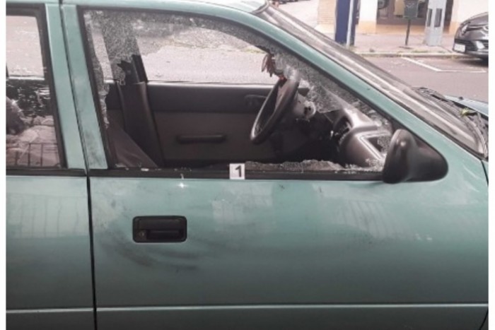 El akart lopni egy autót Budapesten, de úgy elaludt, hogy reggel a tulaj ébresztette