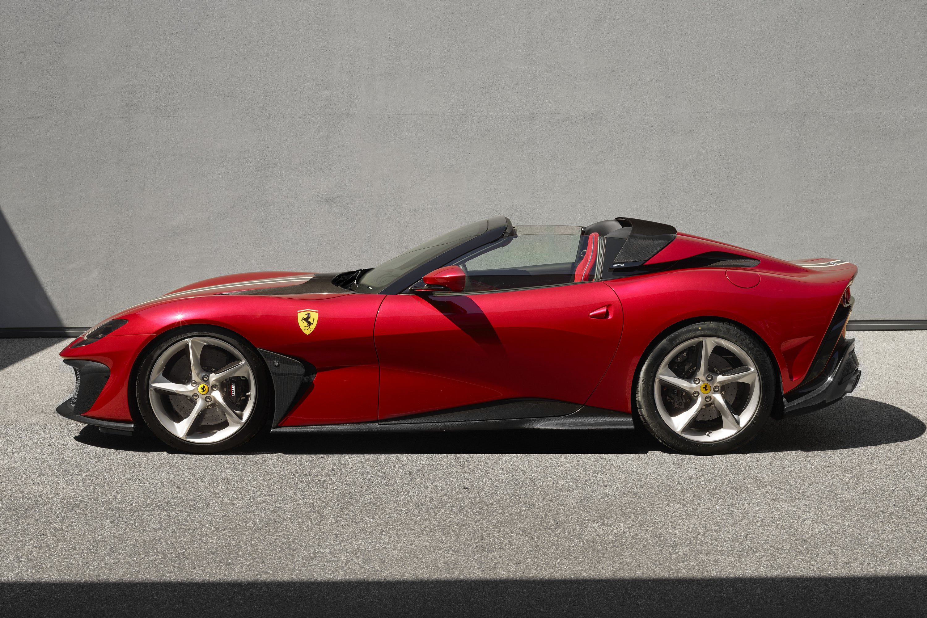 Újabb egyedi csodát épített a Ferrari 8