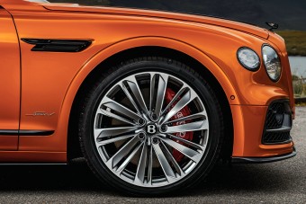 Sportverziót kapott a kis Bentley szedán