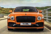 Sportverziót kapott a kis Bentley szedán 21