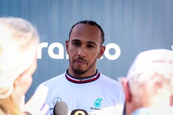 F1: Hamilton nem ússza meg, komoly büntetést kap