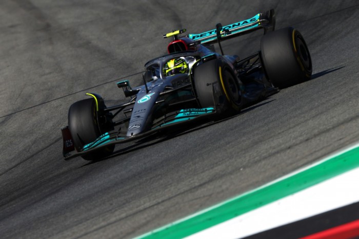 F1: Hamiltont a biztonsági autó mentette meg?