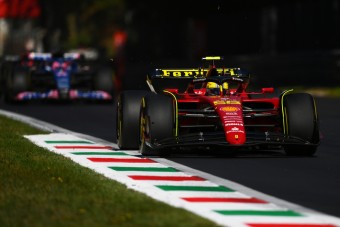 F1: Kiszúrtak Sainzcal, nagy volt a tét