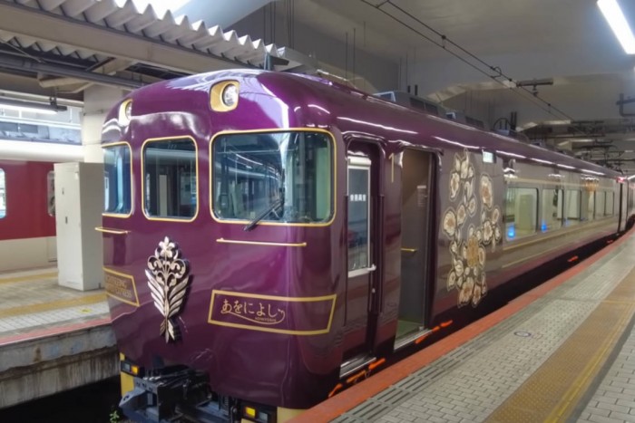 A frissen átadott új japán luxusvonat döbbenetes élményt ad